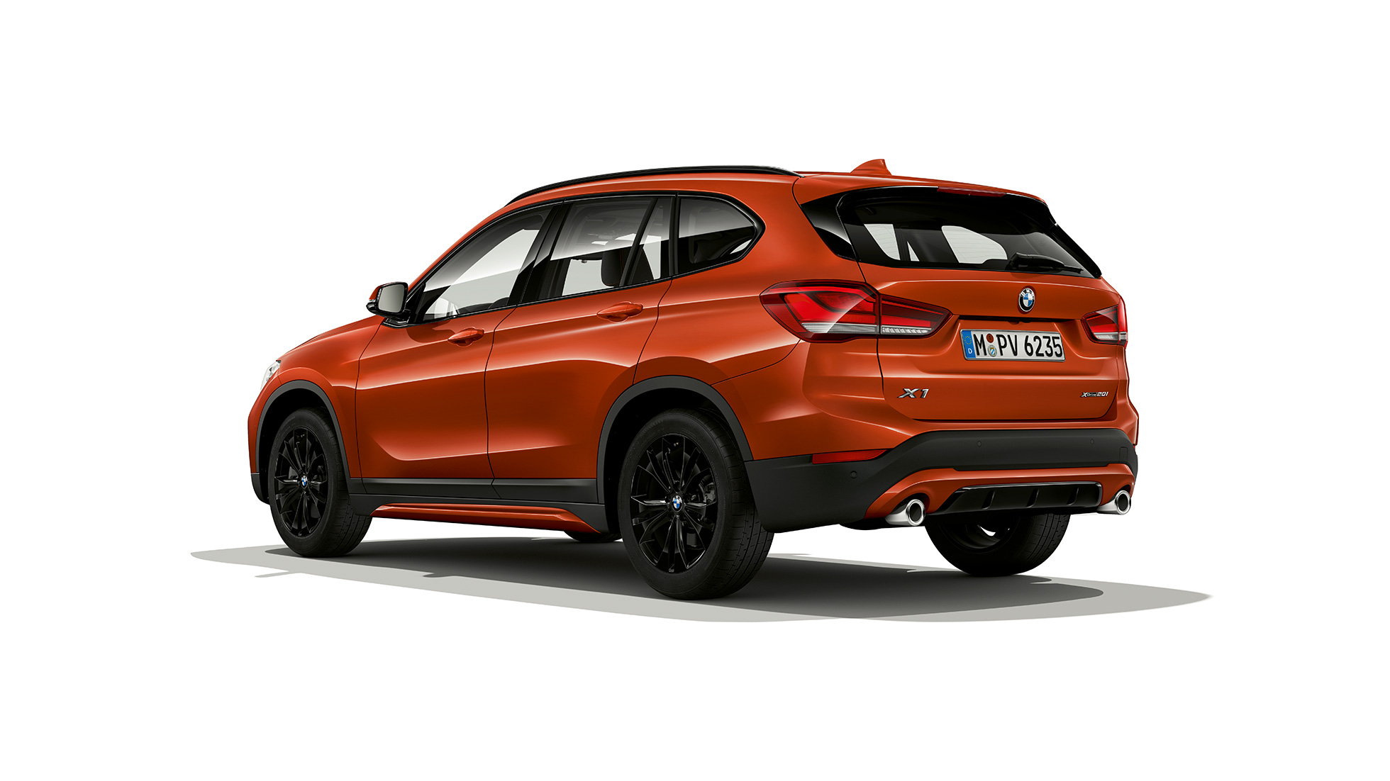 BMW X1, Έκδοση Sport Line, πίσω λήψη τριών τετάρτων BMW X1, Έκδοση Sport Line, πίσω λήψη τριών τετάρτων, σε στούντιο