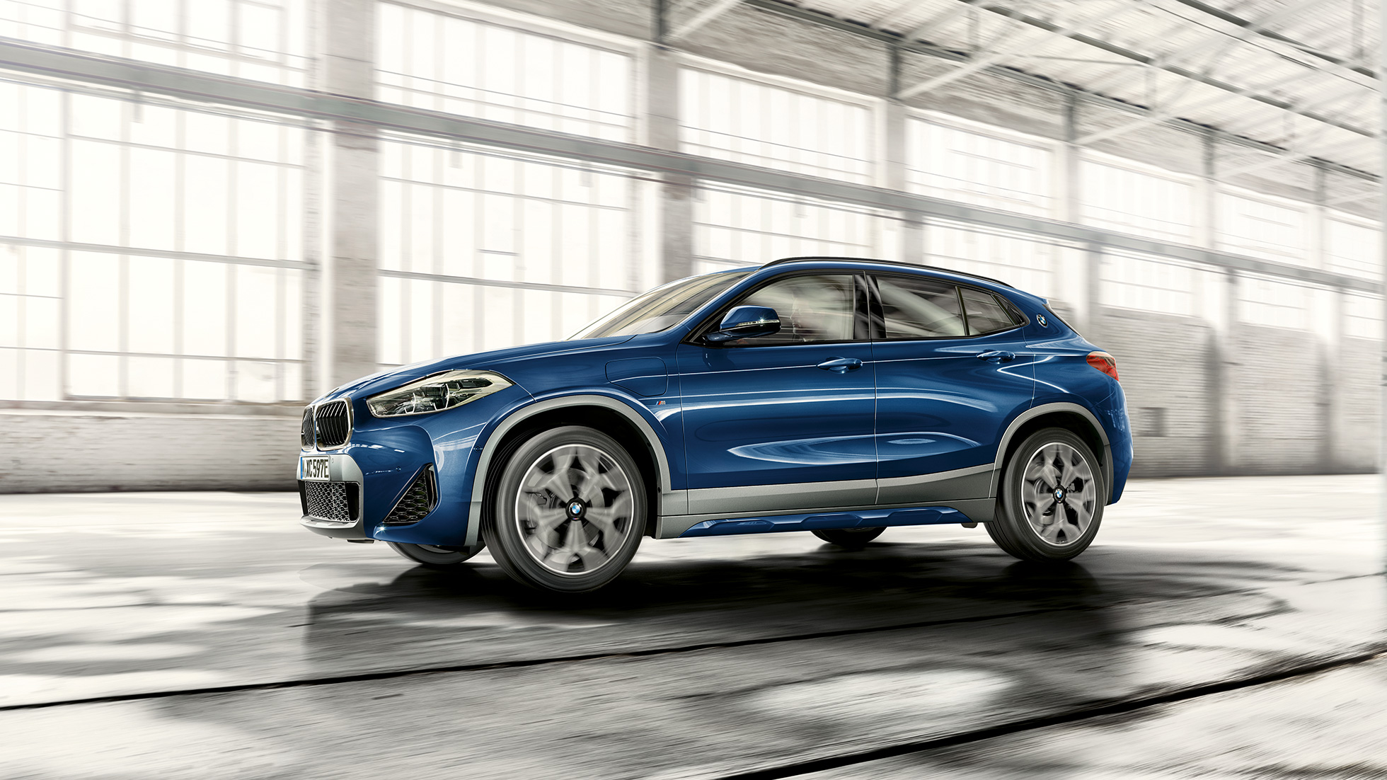 Πλαϊνή λήψη τρία τέταρτα BMW X2 xDrive25e με τεχνολογία Plug-in Hybrid F39 BMW X2 xDrive25e με τεχνολογία Plug-in Hybrid 2020 F39 πλαϊνή λήψη τρία τέταρτα