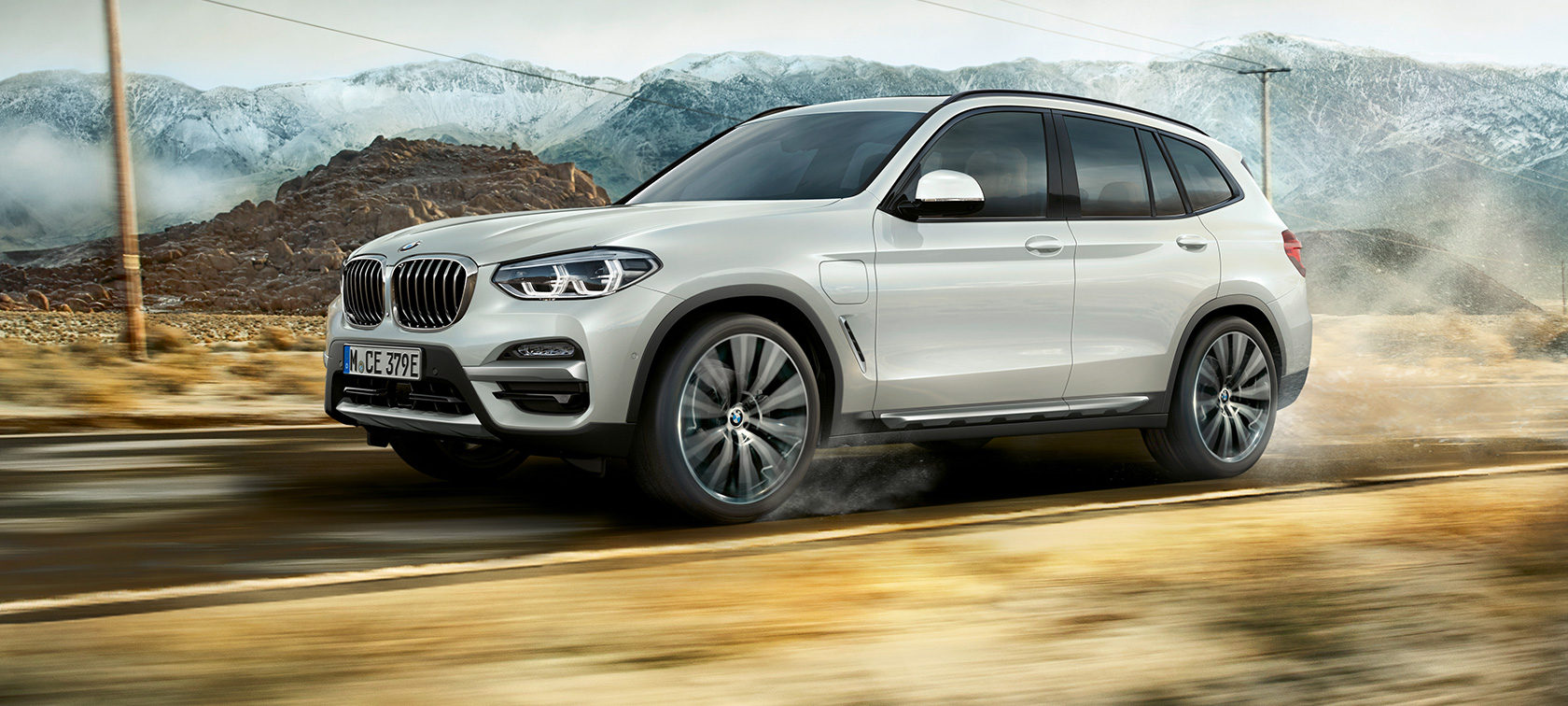 BMW X3 xDrive30e σε στροφή BMW X3 xDrive30e σε στροφή