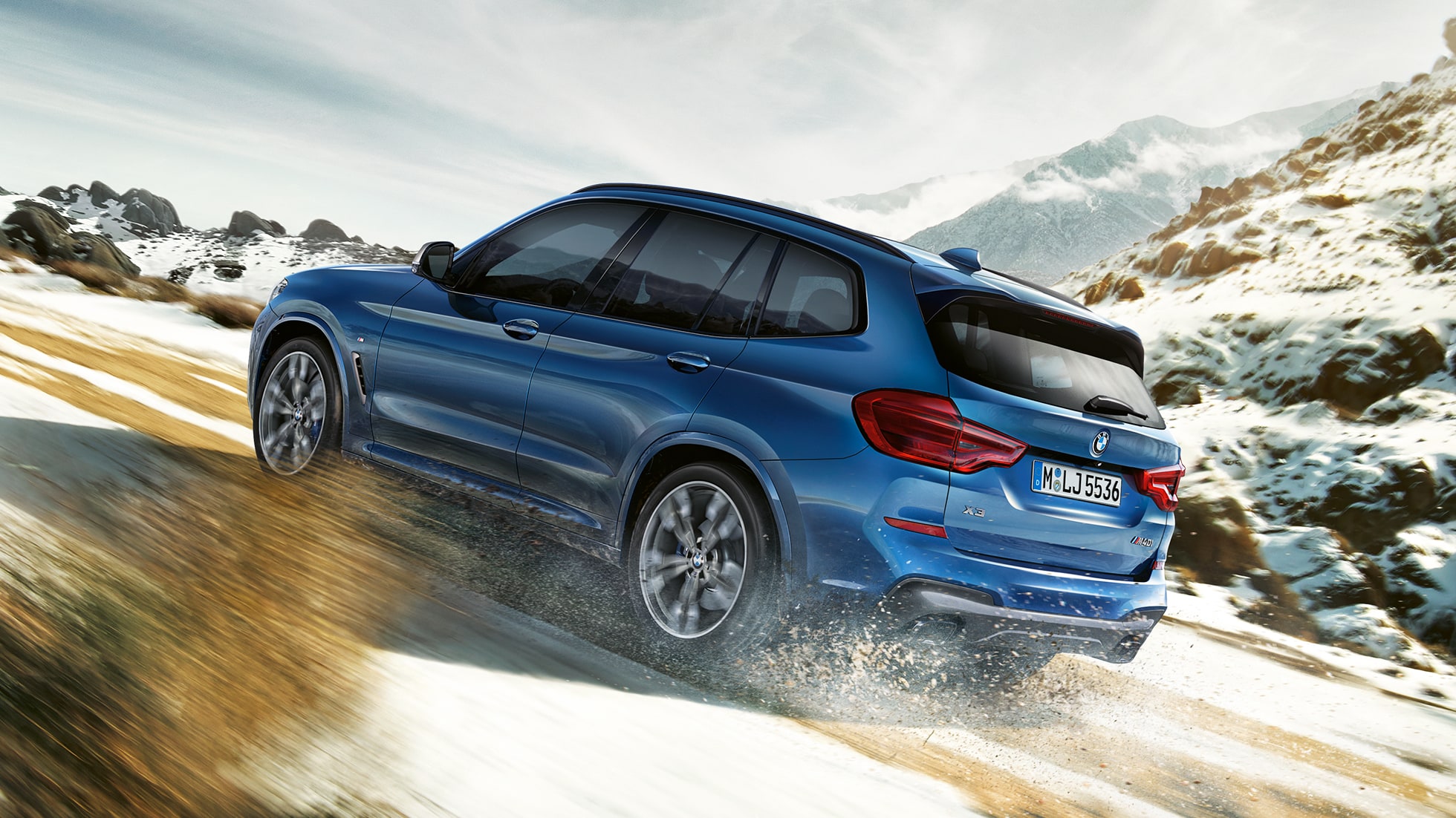 BMW X3 M40i σε ανηφορική διαδρομή BMW X3 M40i σε ανηφορική διαδρομή
