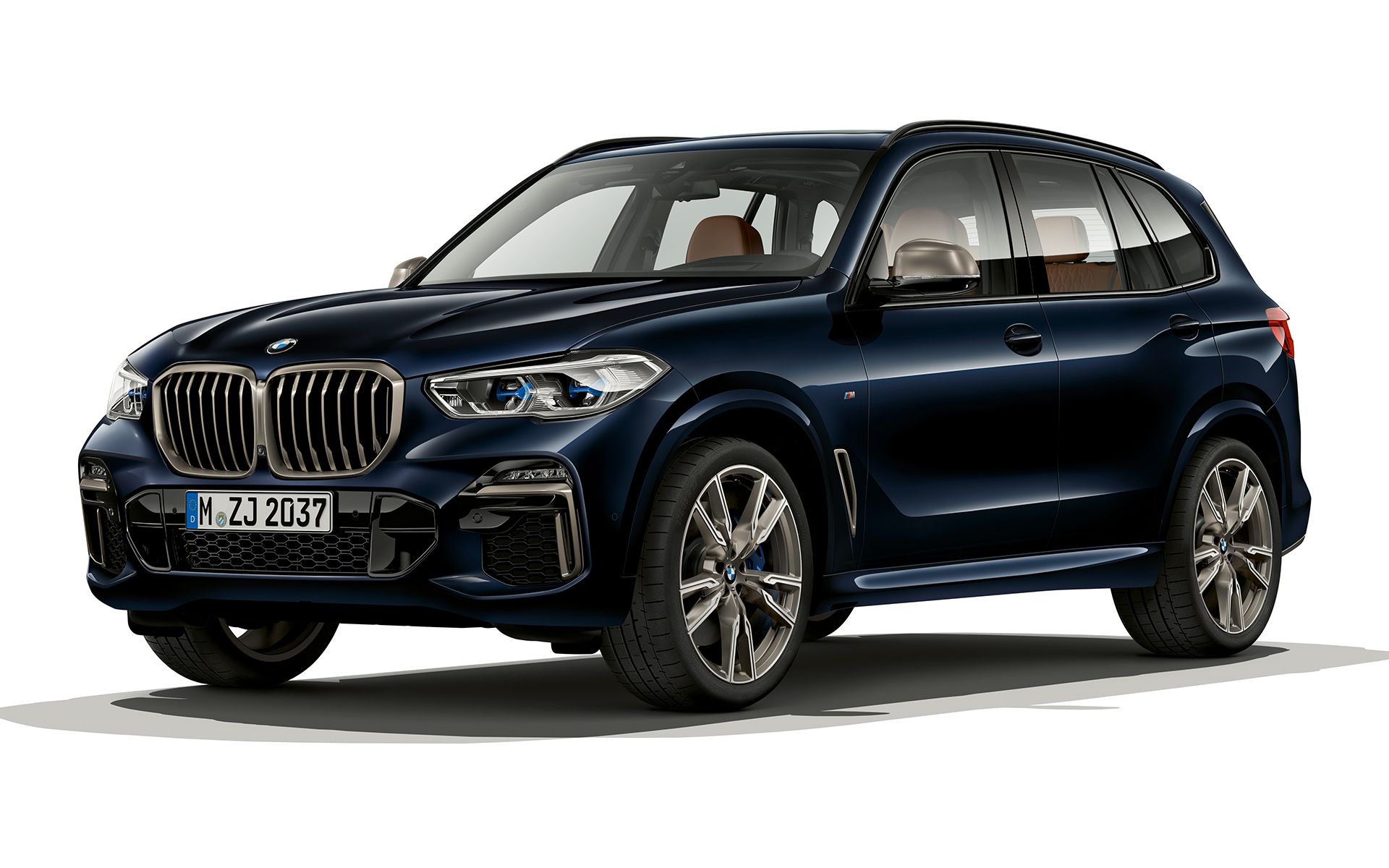 Μπροστινό μέρος της BMW X5 M50d Νυχτερινή λήψη μπροστινού τμήματος της BMW X5 M50d