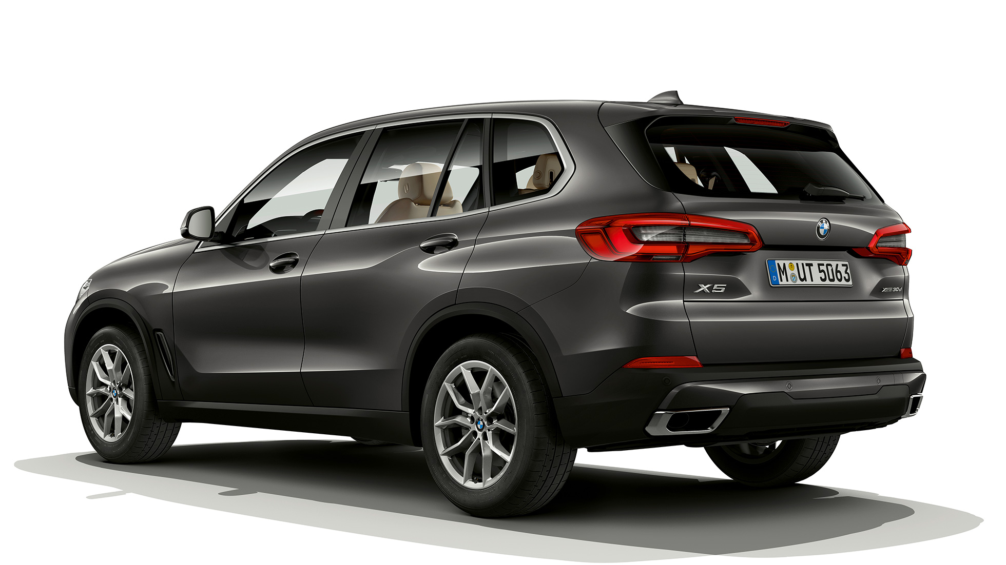 Βασική έκδοση, BMW X5 xDrive30d, πίσω λήψη τριών τετάρτων Βασική έκδοση, BMW X5 xDrive30d, G05 2018, γκρι Sophisto μεταλλικό με εφέ Brilliant, πίσω λήψη τριών τετάρτων
