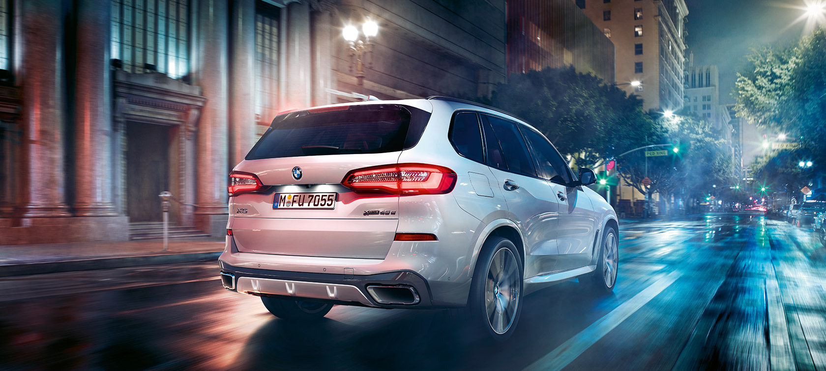 BMW X5, πίσω όψη τριών τετάρτων, κινούμενη BMW X5, G05, 2018, λευκό Mineral μεταλλικό, πίσω λήψη τριών τετάρτων, κινούμενη