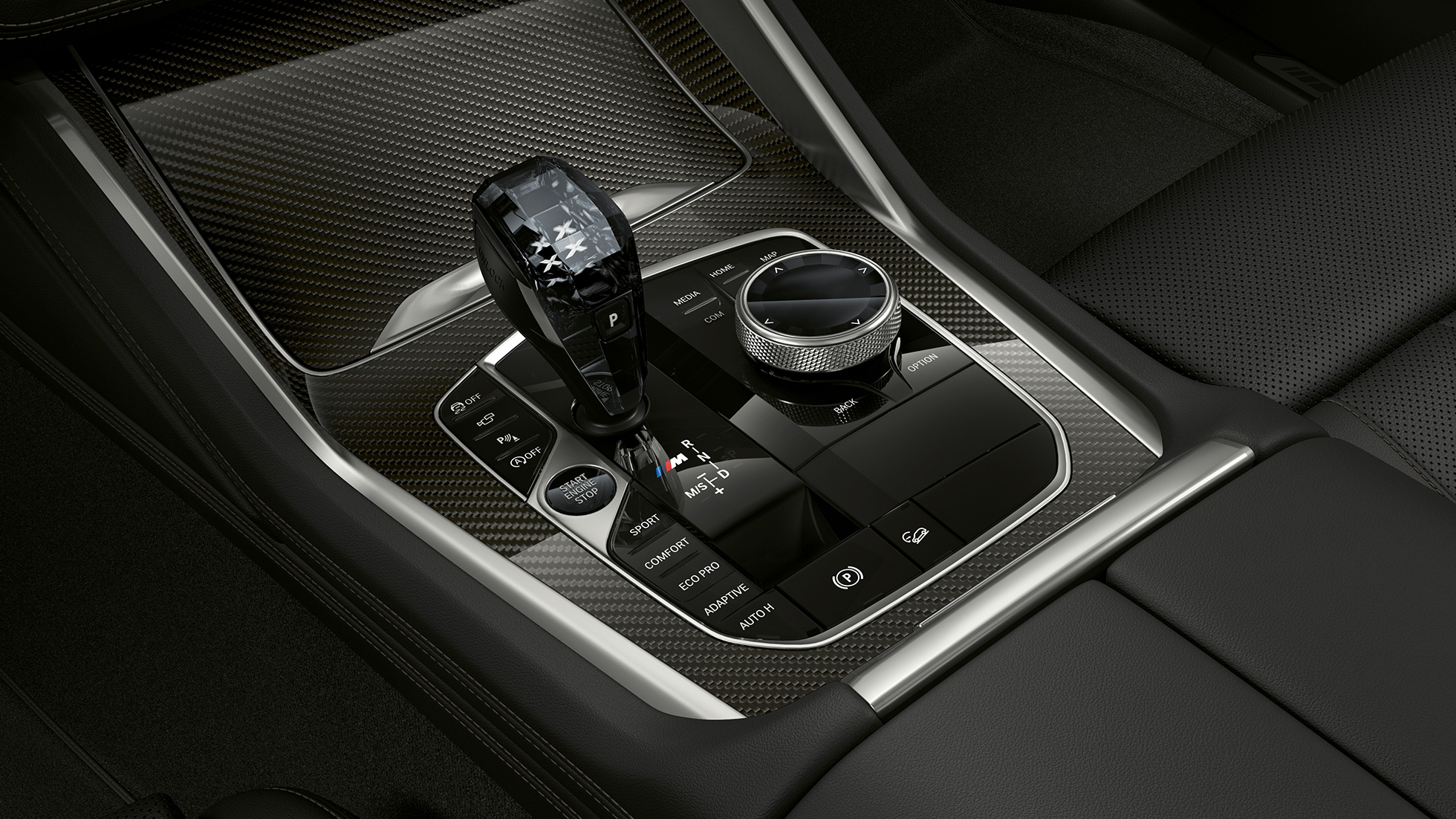BMW X6 με xLine, κεντρική κονσόλα. Εσωτερικό της BMW X6 με xLine, εστίαση στην κεντρική κονσόλα.