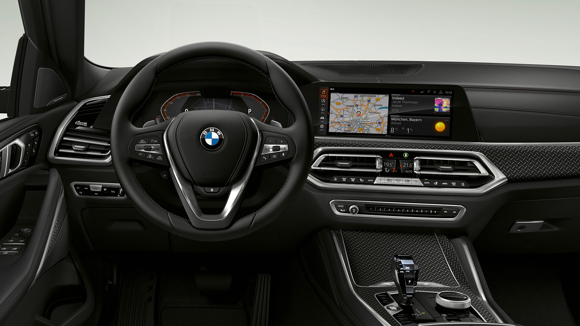 BMW X6 με xLine, κόκπιτ. Εσωτερικό της BMW X6 με xLine, εστίαση στο κόκπιτ.