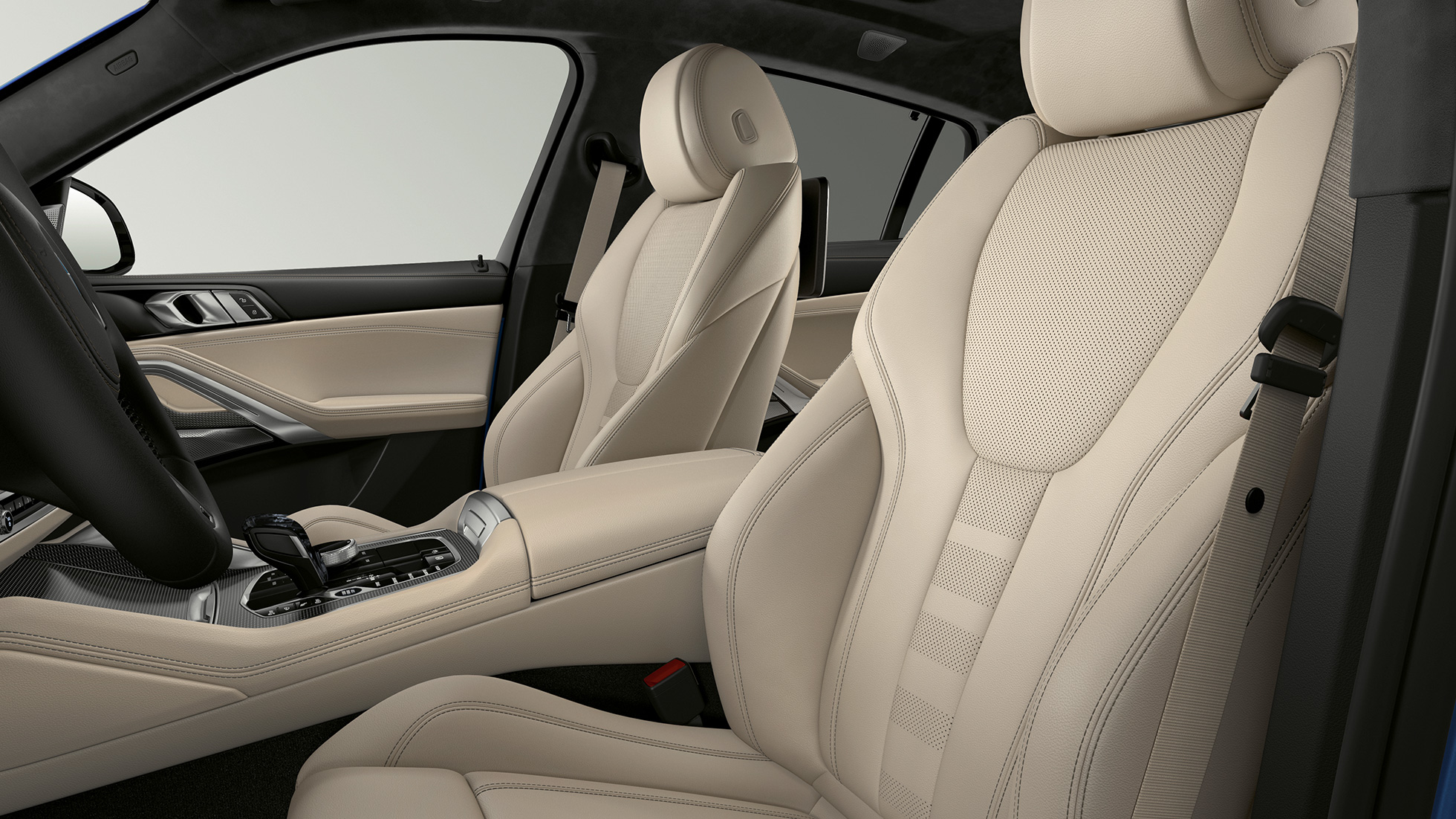 BMW X6 με Μ Σπορ Πακέτο, επενδύσεις καθισμάτων. Εσωτερικό της BMW X6 με Μ Σπορ Πακέτο, εστίαση στις επενδύσεις καθισμάτων.