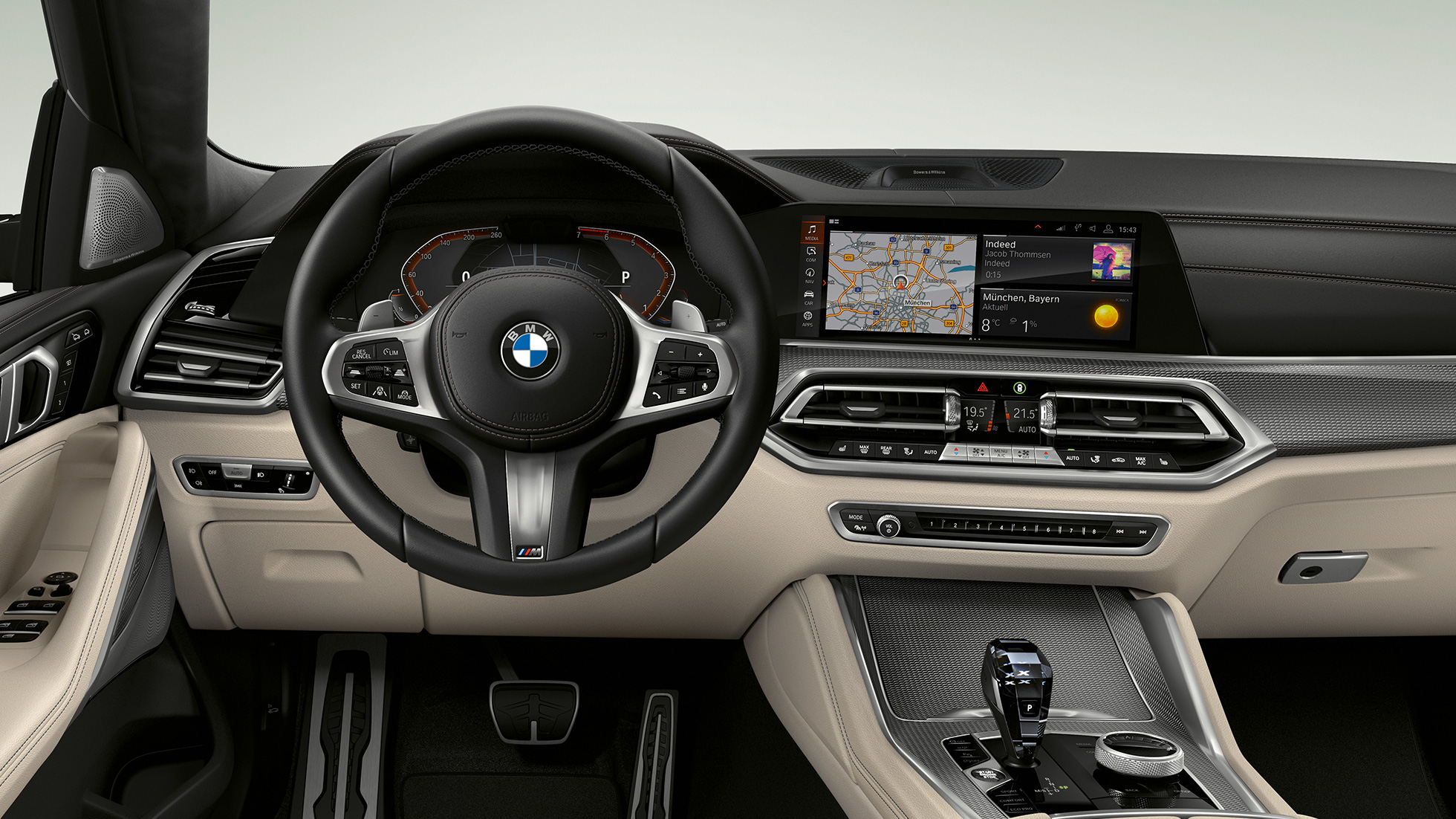 BMW X6 με Μ Σπορ Πακέτο, κόκπιτ. Εσωτερικό της BMW X6 με Μ Σπορ Πακέτο, εστίαση στο κόκπιτ.