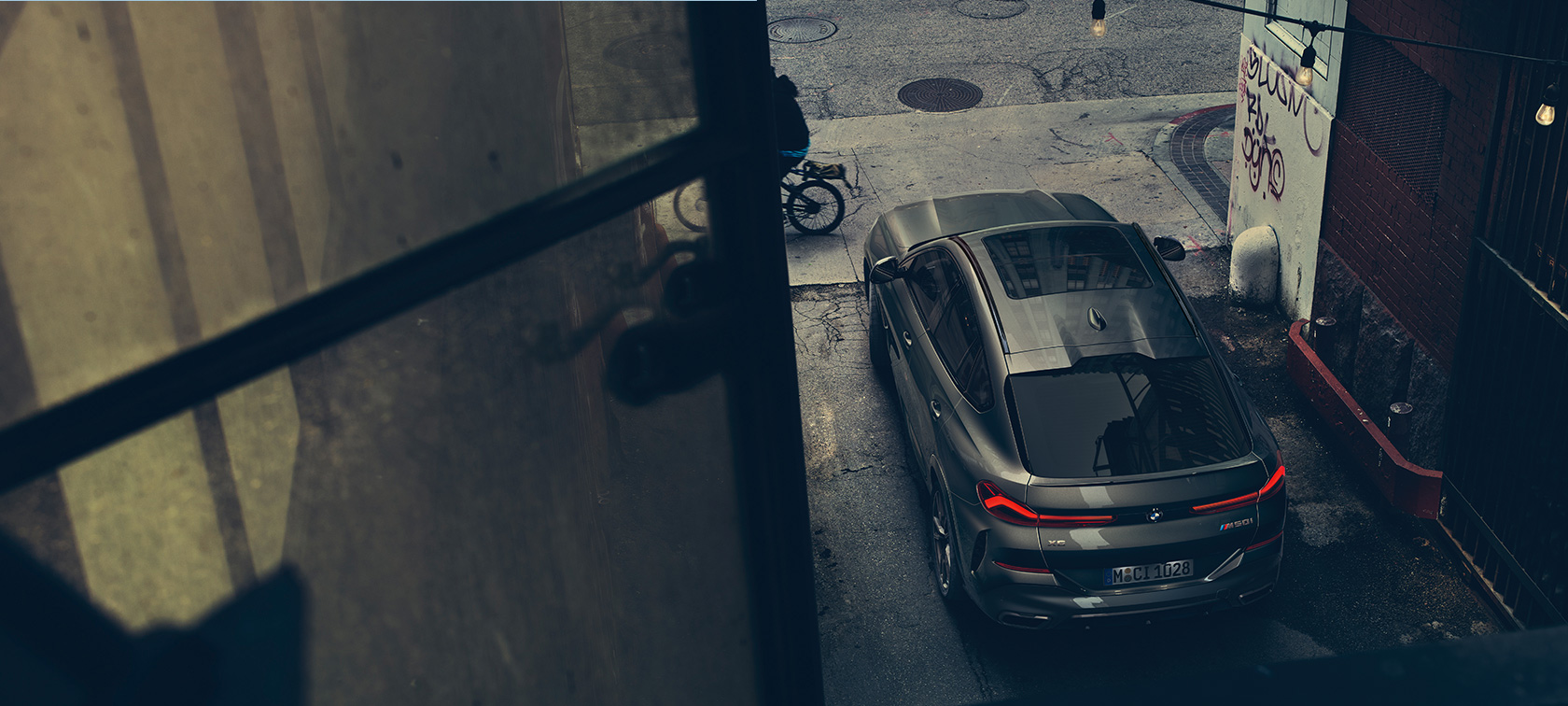 BMW X6, πίσω λήψη. BMW X6, πανοραμική λήψη πίσω τμήματος.