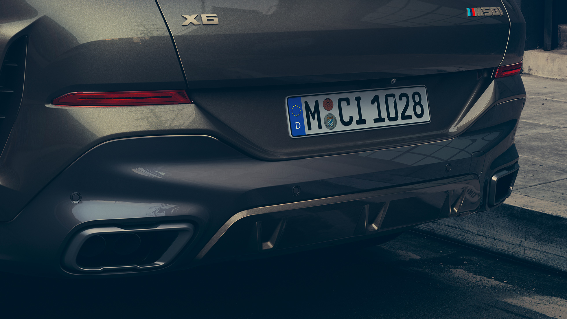 Σπορ σύστημα εξάτμισης Μ της BMW X6. Κοντινή λήψη του σπορ συστήματος εξάτμισης Μ της BMW X6.