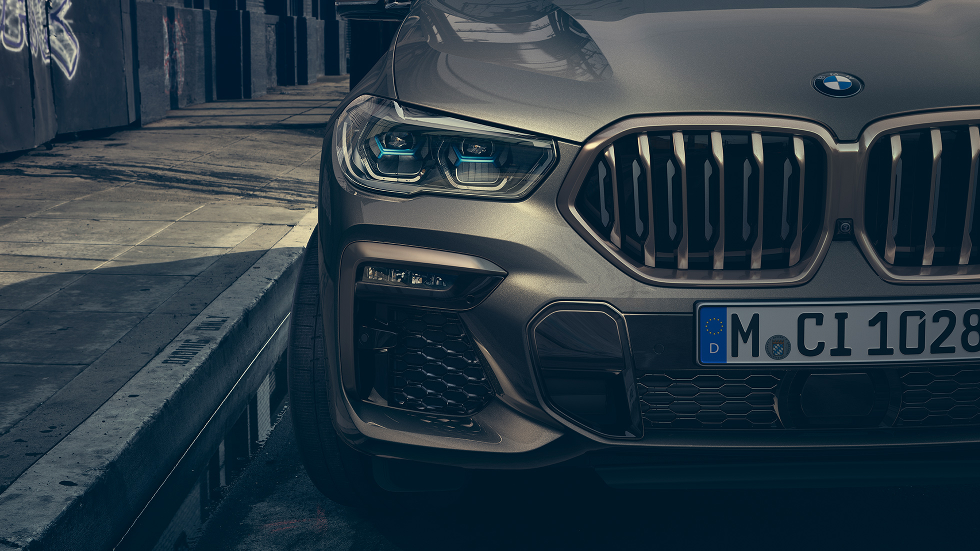 BMW Laserlight. Κοντινή λήψη της BMW X6 με εστίαση στο Laserlight.