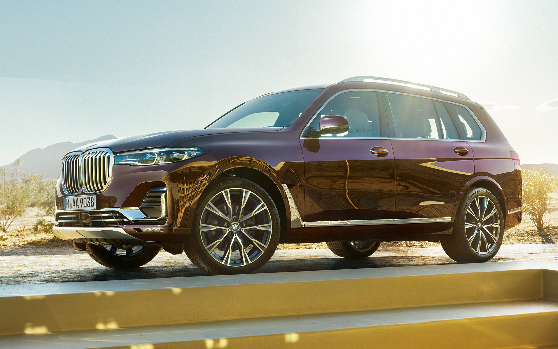 BMW X7 Individual, xDrive40i, G07, 2018, Ametrin μεταλλικό, πλαϊνή λήψη, σταθμευμένη, έρημος στο φόντο BMW X7 Individual, xDrive40i, G07, 2018, Ametrin μεταλλικό, πλαϊνή λήψη, σταθμευμένη, έρημος στο φόντο