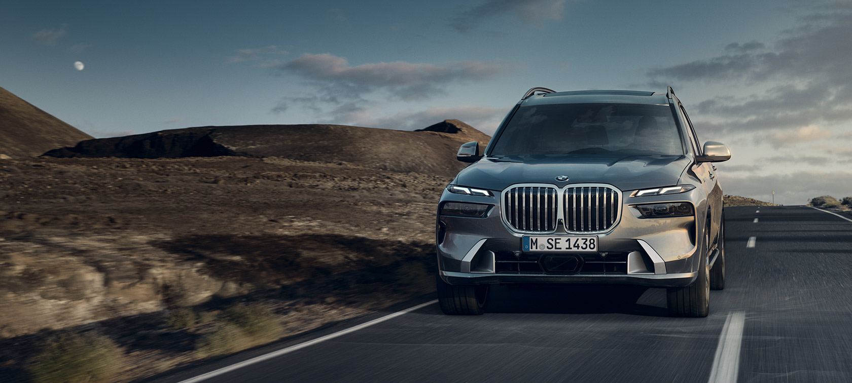 BMW X7 G07 LCI μπροστινή λήψη 7/8 Sparkling Copper Grey μεταλλικό 