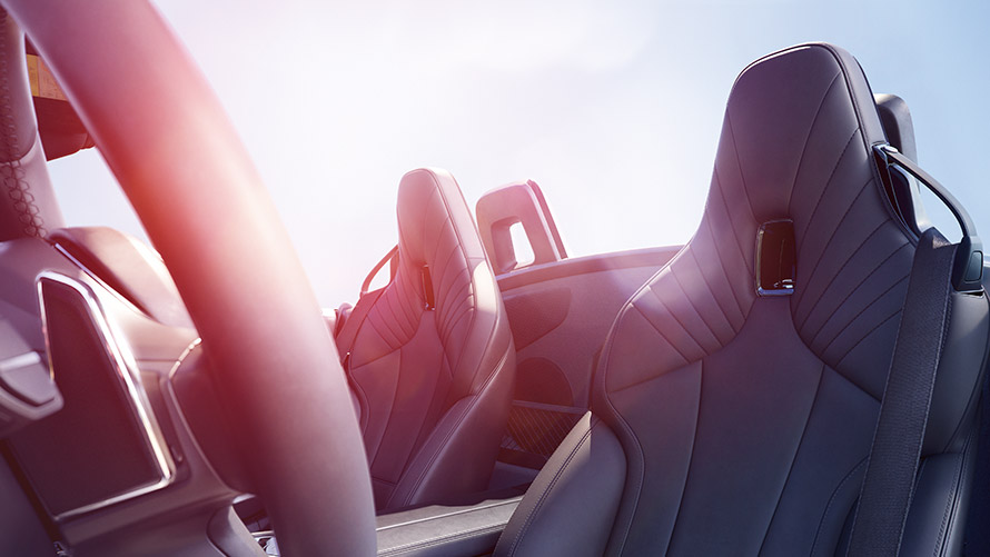 Εσωτερική λήψη της BMW Z4 First Edition Εσωτερική λήψη της BMW Z4 First Edition με ανοικτή οροφή, τιμόνι και καθίσματα