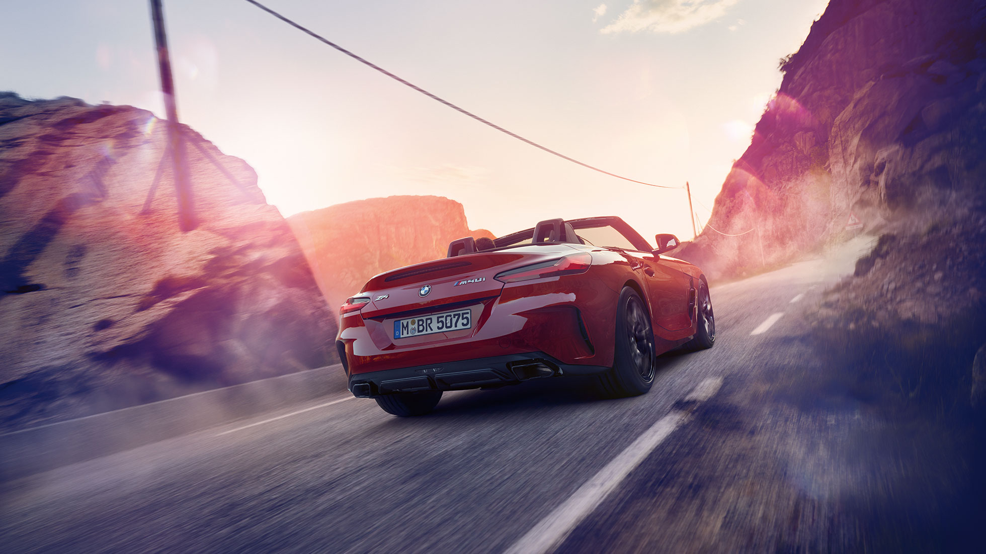 Πίσω λήψη της BMW Z4 Roadster Πίσω λήψη της BMW Z4 Roadster σε επαρχιακό δρόμο