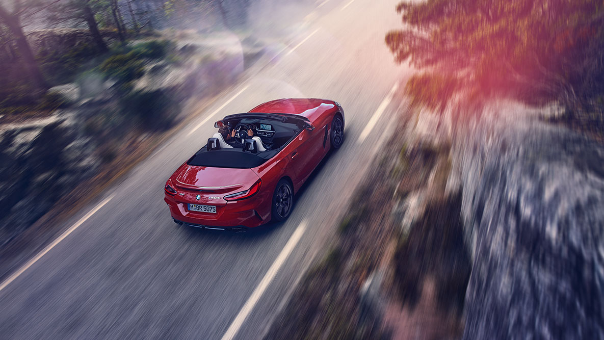 BMW Z4 Roadster, λήψη σε κίνηση Ευρυγώνια άποψη της BMW Z4 Roadster σε κίνηση