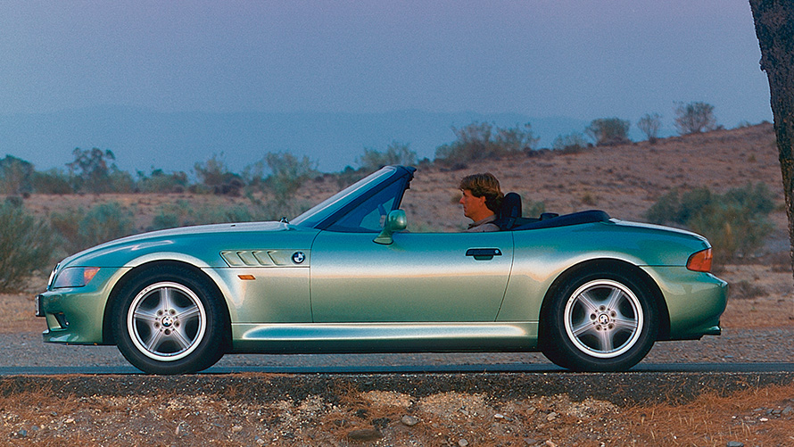 BMW Z3 Roadster (E36/7), πλαϊνή λήψη τριών τετάρτων, σταθμευμένη BMW Z3 Roadster (E36/7), πλαϊνή λήψη τριών τετάρτων, σταθμευμένη