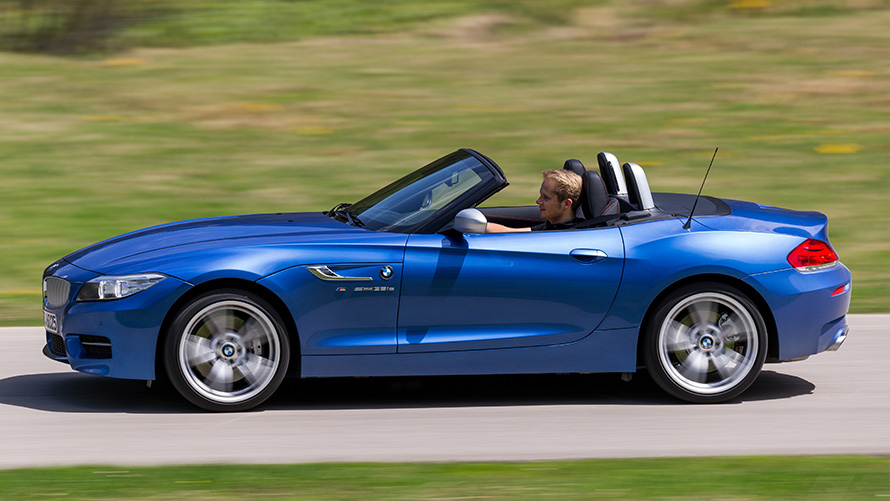 BMW Z4 Roadster (E89), πλαϊνή λήψη, σε κίνηση BMW Z4 Roadster (E89), πλαϊνή λήψη, σε κίνηση