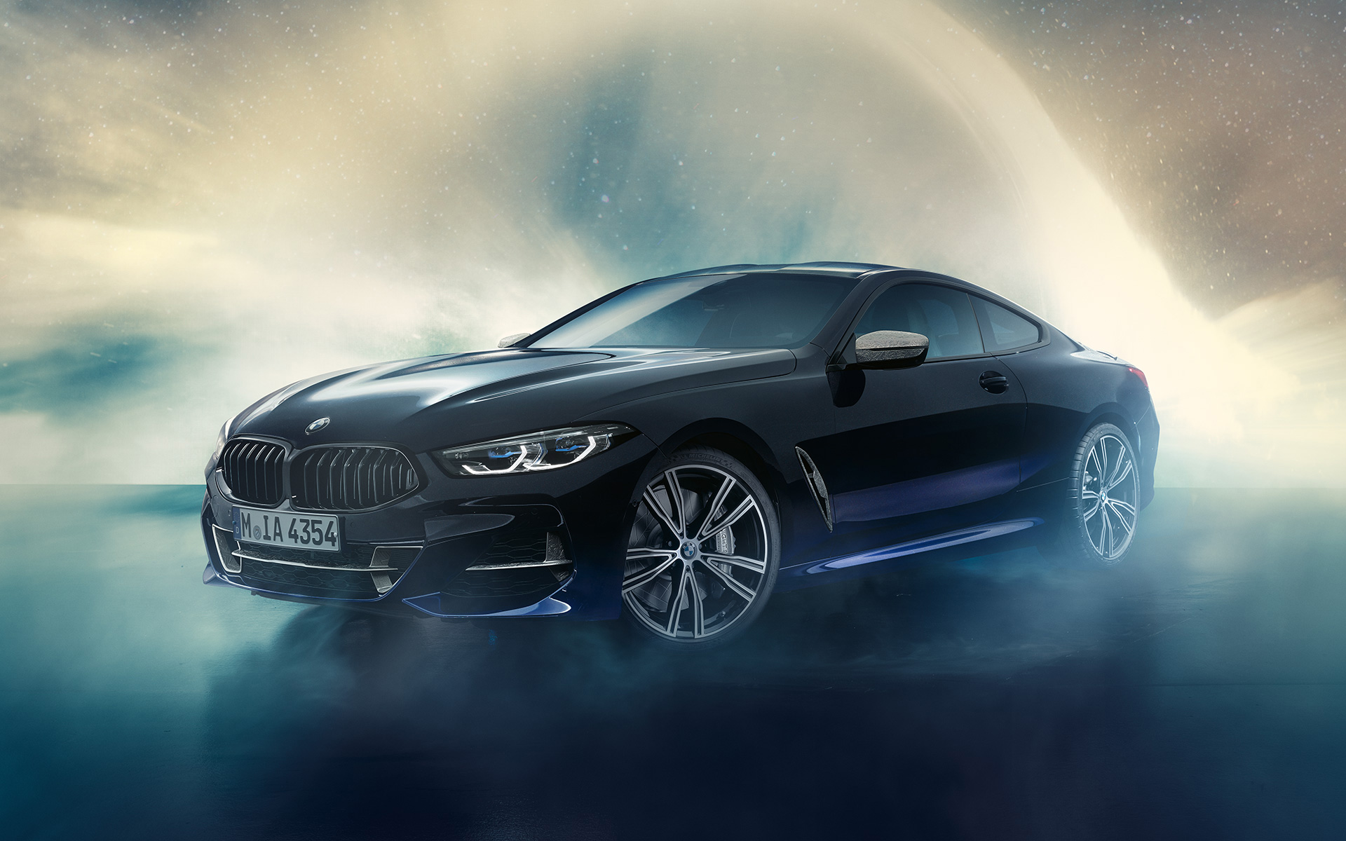 BMW Individual M850i NIGHT SKY, G15, 2019, μπροστινή λήψη τριών τετάρτων μπροστά από βροχή μετεωριτών BMW Individual M850i NIGHT SKY, G15, 2019, μπροστινή λήψη τριών τετάρτων μπροστά από βροχή μετεωριτών