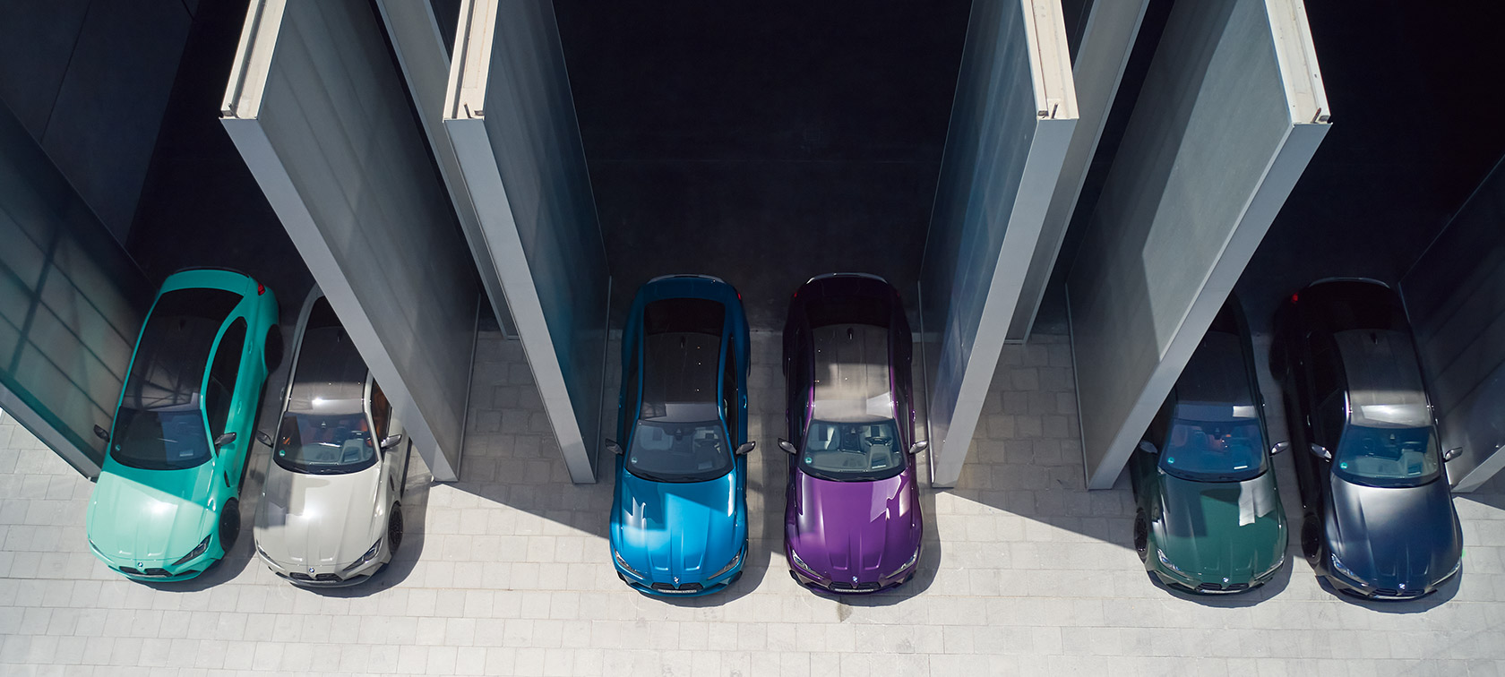 Έξι BMW M αυτοκίνητα με BMW Individual χρώμα αμαξώματος, κάτοψη Έξι BMW M αυτοκίνητα με BMW Individual χρώμα αμαξώματος, κάτοψη