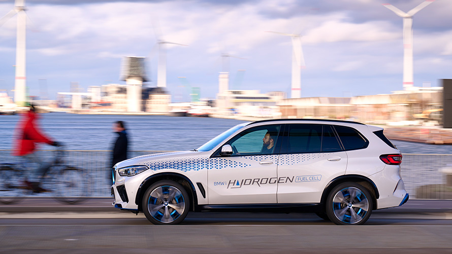 BMW iX5 Hydrogen, G05, FCEV BMW iX5 Hydrogen, G05, FCEV, πλαϊνή λήψη, σε κίνηση