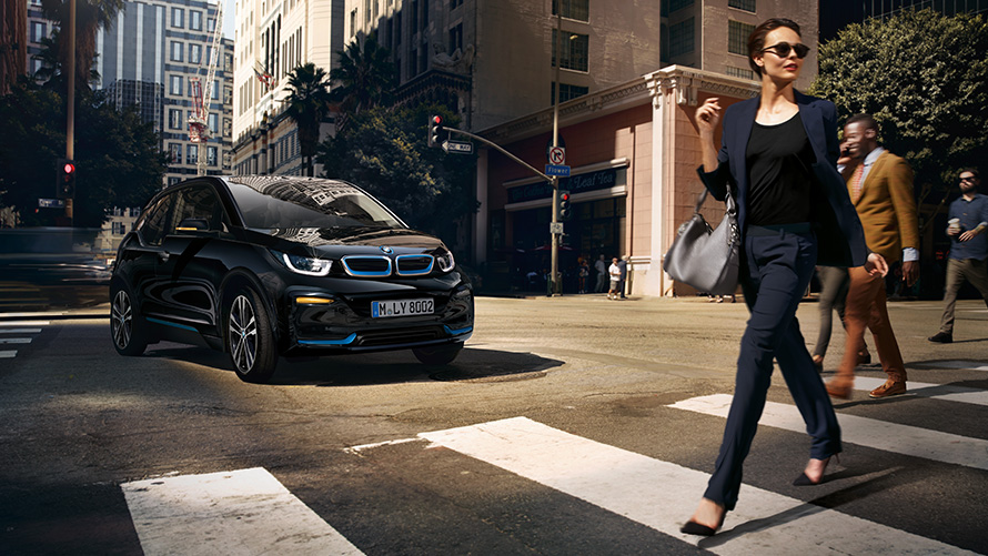 BMW i3s σε αστικό σκηνικό BMW, φόρτιση σε καθημερινή χρήση, BMW i3s σε αστικό σκηνικό