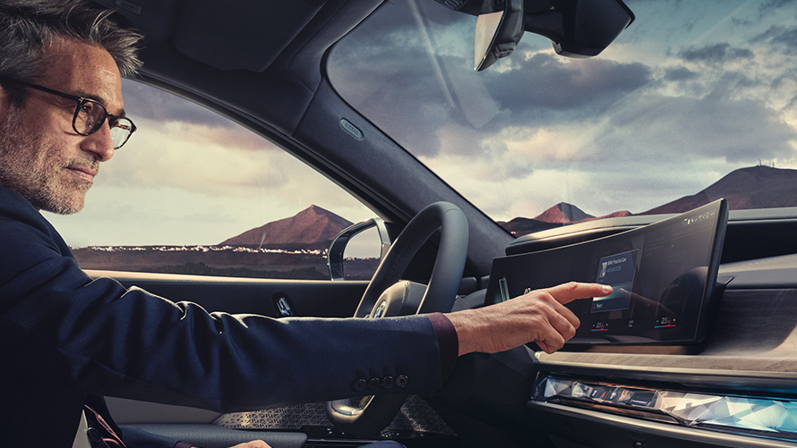 BMW Connected Charging στο αυτοκίνητο BMW Connected Charging στο αυτοκίνητο, BMW iX με BMW Κυρτή Οθόνη