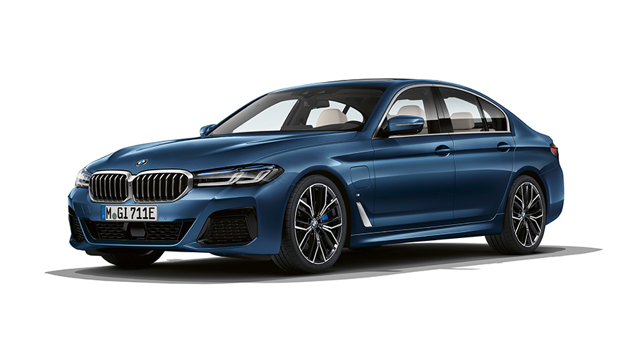Plug-in Hybrid, BMW Σειρά 3 Sedan, μπροστινή λήψη τριών τετάρτων Plug-in Hybrid, BMW Σειρά 5 Sedan, λήψη σε στούντιο, μπροστινή λήψη τριών τετάρτων