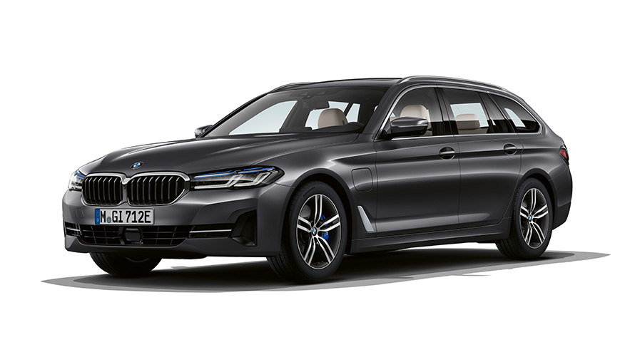 Plug-in Hybrid, BMW Σειρά 5 Touring, μπροστινή λήψη τριών τετάρτων lug-in Hybrid, BMW Σειρά 5 Touring, λήψη σε στούντιο, μπροστινή λήψη τριών τετάρτων