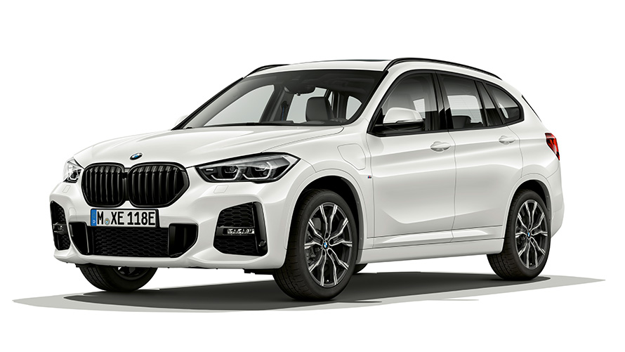 BMW X1 xDrive25e, τεχνολογία Plug-in Hybrid, μπροστινή λήψη τριών τετάρτων BMW X1 xDrive25e, τεχνολογία Plug-in Hybrid, μπροστινή λήψη τριών τετάρτων, σε στούντιο