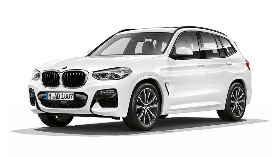 BMW X3 xDrive30e, τεχνολογία Plug-in Hybrid, μπροστινή λήψη τριών τετάρτων BMW X3 xDrive30e, τεχνολογία Plug-in Hybrid, μπροστινή λήψη τριών τετάρτων, σε στούντιο