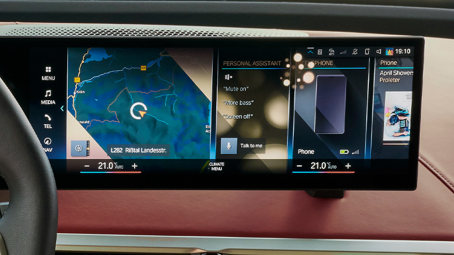 BMW Κυρτή Οθόνη με γραφικά από το BMW Intelligent Personal Assistant BMW Κυρτή Οθόνη με γραφικά από το BMW Intelligent Personal Assistant