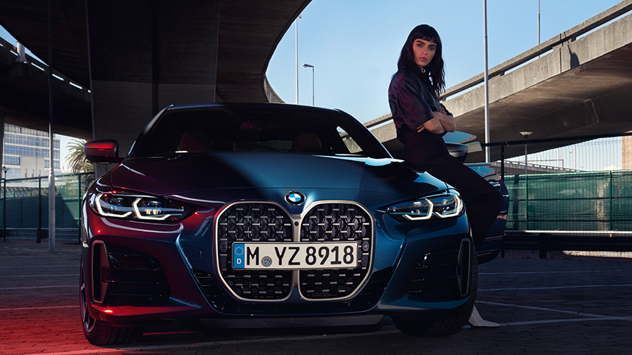 Απομακρυσμένη Αναβάθμιση Λογισμικού 21-03, BMW Σειρά 4 Coupé, σταθμευμένη Απομακρυσμένη Αναβάθμιση Λογισμικού 21-03, BMW Σειρά 4 Coupé, σταθμευμένη, μπροστινή λήψη