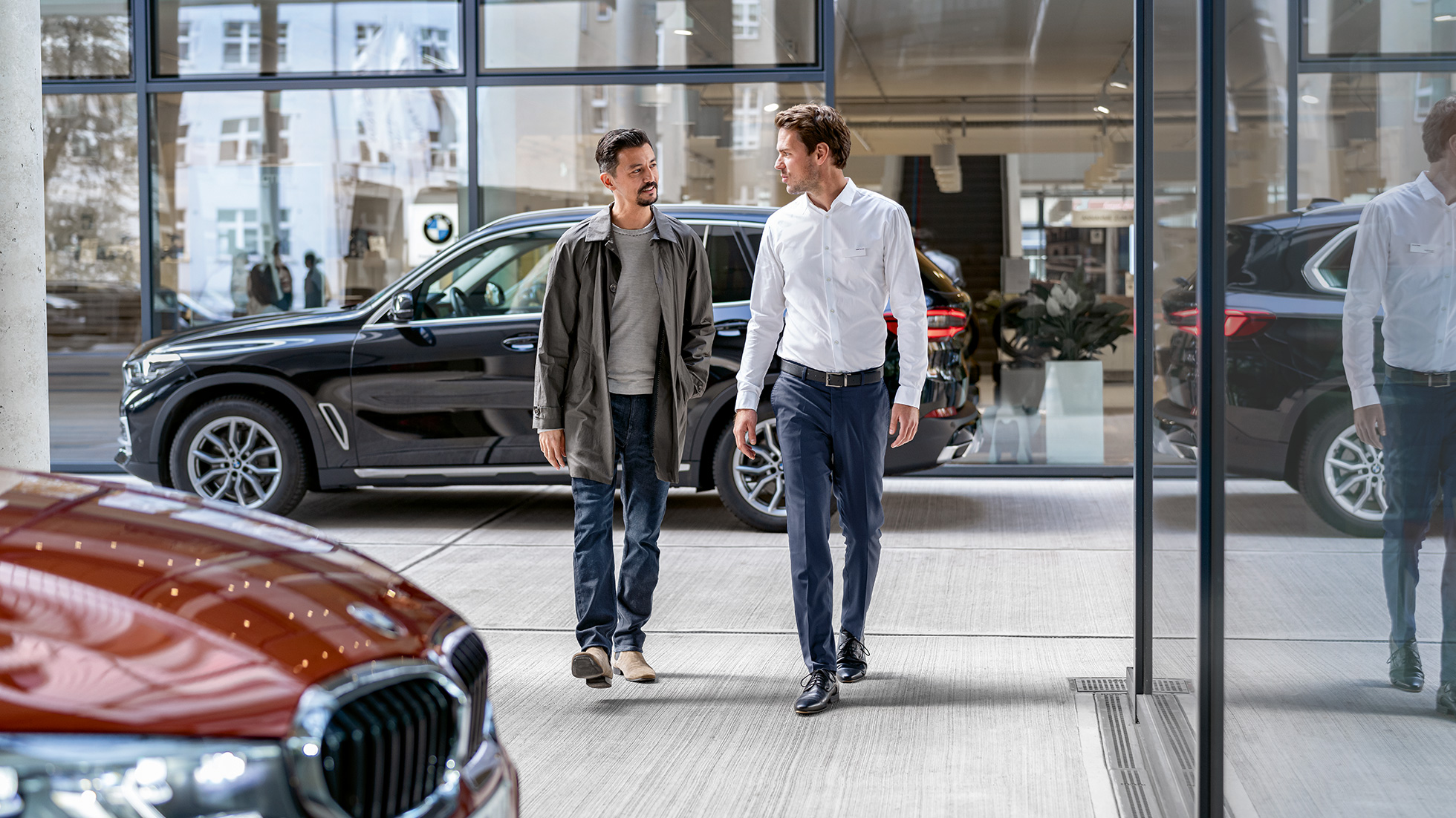 BMW Service, προσφορά BMW service BMW Service, άντρας στον Εξουσιοδοτημένο Επισκευαστή BMW
