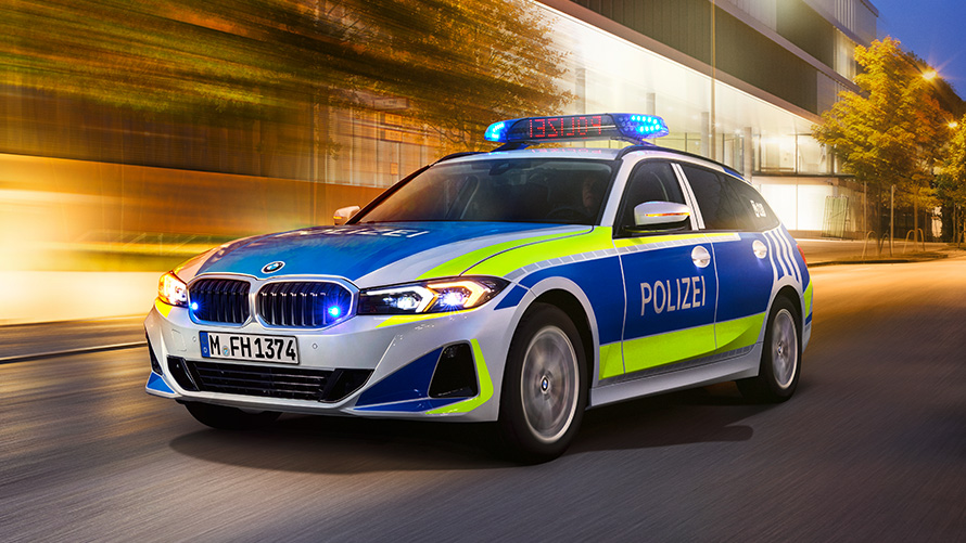BMW Σειρά 3, G21, αυτοκίνητο πυροσβεστικής BMW Σειρά 3, G21, αυτοκίνητο πυροσβεστικής, μπροστινή λήψη 1/3, σε κίνηση