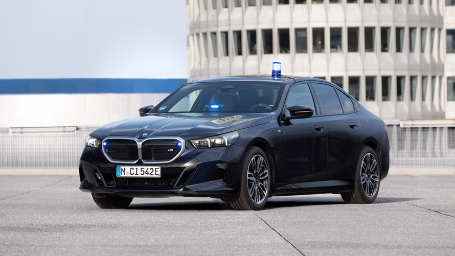 BMW Σειρά 5 Touring, G31, LCI, αστυνομικό αυτοκίνητο BMW Σειρά 5 Touring, G31, LCI, αστυνομικό αυτοκίνητο, μπροστινή λήψη 1/3, κινούμενη