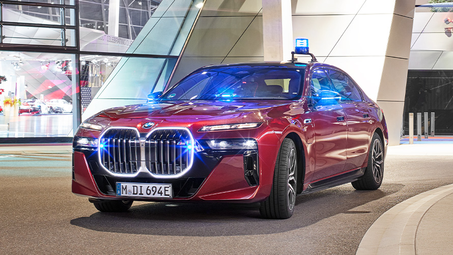 BMW Σειρά 7, G12, επίσημο αυτοκίνητο συνοδείας BMW Σειρά 7, G12, επίσημο αυτοκίνητο συνοδείας, μπροστινή λήψη 1/3, κινούμενη
