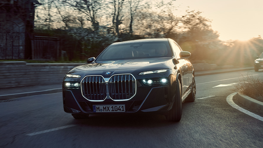 BMW Σειρά 7 Protection, G73, μπροστινή λήψη 2/3 BMW Σειρά 7 Protection, G73, μπροστινή λήψη 2/3, σε στροφή
