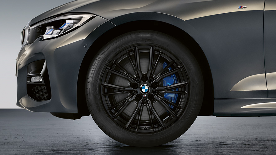 M Performance 18" με διπλές ακτίνες 796 M Μ Performance ζάντες ελαφρού κράματος 18" με διπλές ακτίνες 796 M σε μαύρο Jet ματ, σετ τροχών με χειμερινά ελαστικά, μπροστά