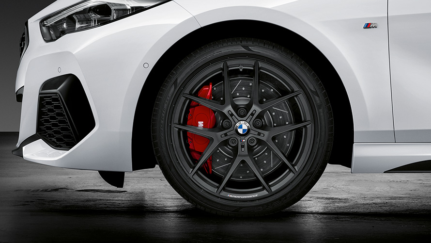 M Performance 18" με ακτίνες V 554 M Μ Performance σφυρήλατες ζάντες 18" με ακτίνες V 554 M σε μαύρο Jet ματ, σετ τροχών με χειμερινά ελαστικά