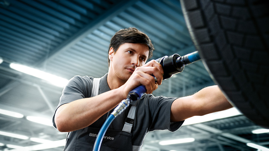 BMW Service Ζαντών και Ελαστικών BMW Service Ζαντών και Ελαστικών στο συνεργείο BMW
