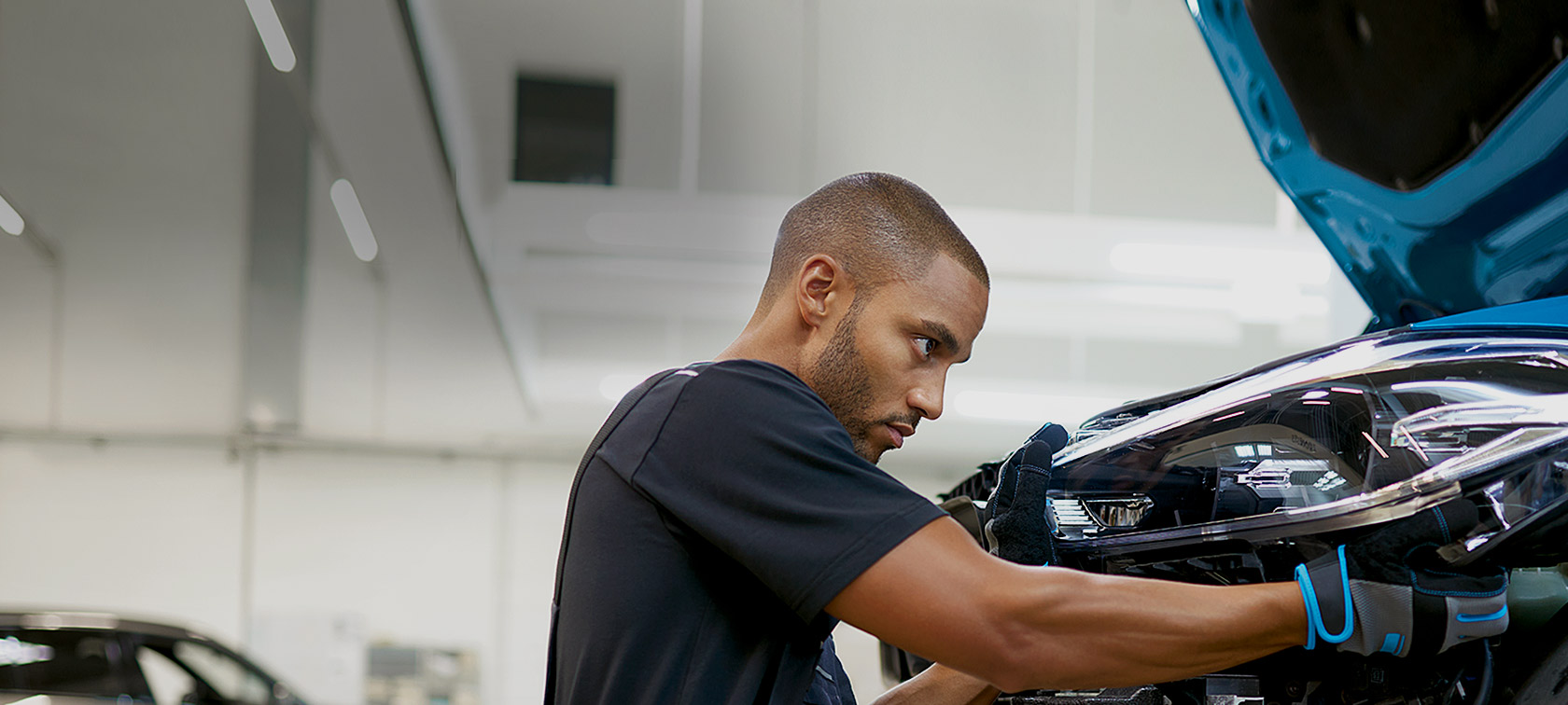 Επισκευή και Φροντίδα BMW, υπάλληλος, συνεργείο service