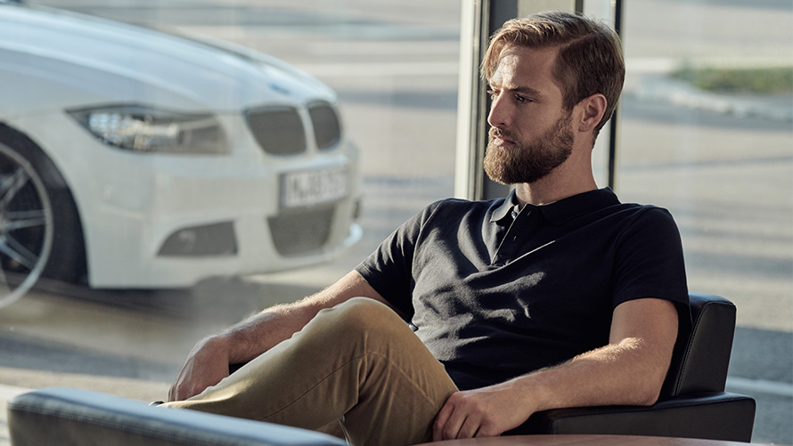 BMW Service Inclusive Πελάτης του BMW Service Inclusive περιμένει στον Εξουσιοδοτημένο Επισκευαστή BMW