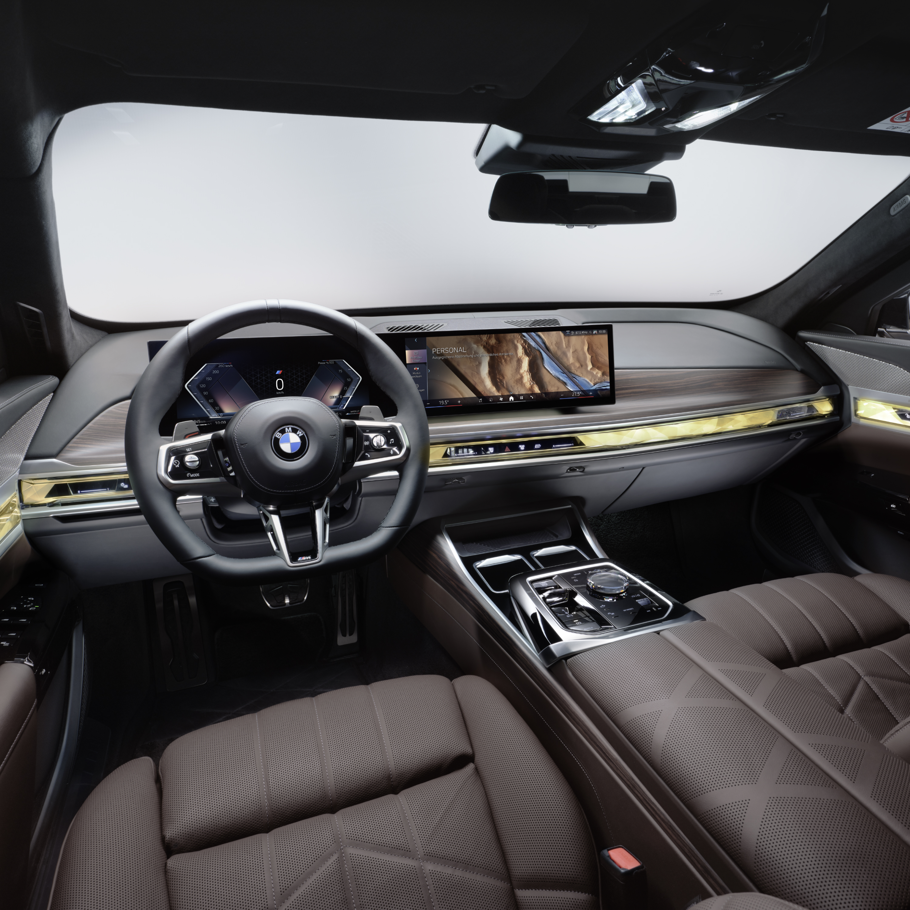 Cockpit BMW με τιμόνι και οθόνη